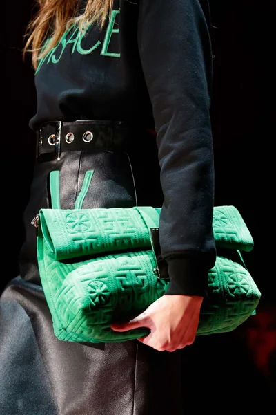 Look 80